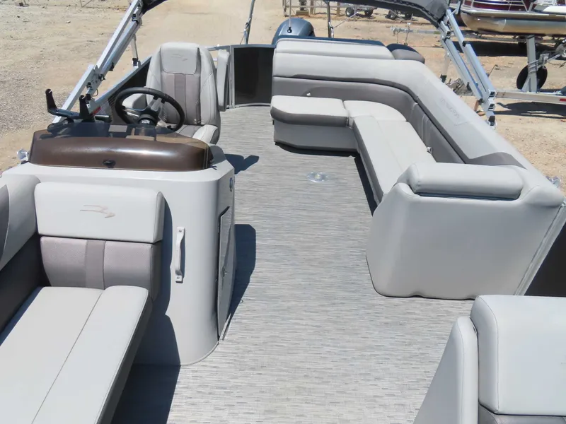 Slide: The Image of Bennington SX22 2023 - 15