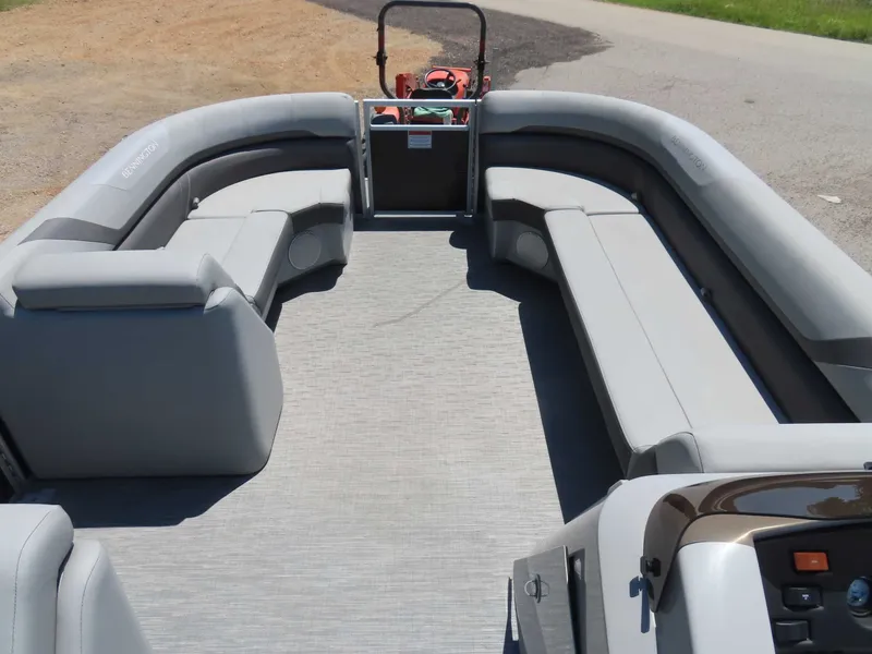 Slide: The Image of Bennington SX22 2023 - 28