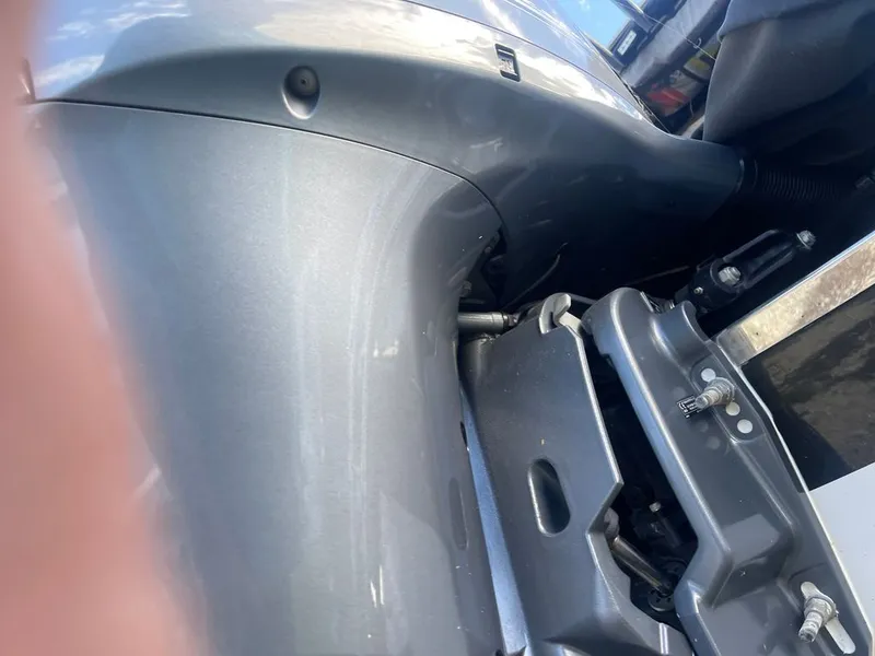 Slide: The Image of Robalo R222 2021 - 11