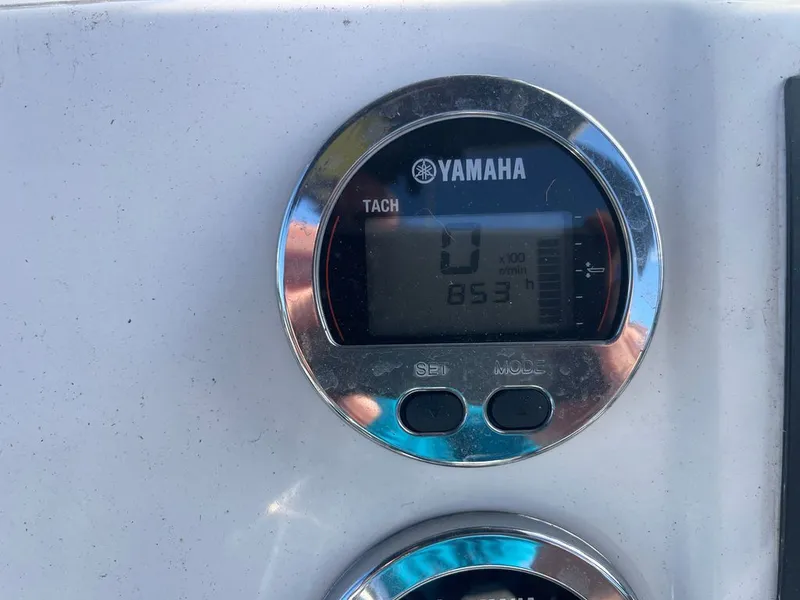 Slide: The Image of Robalo R222 2021 - 4