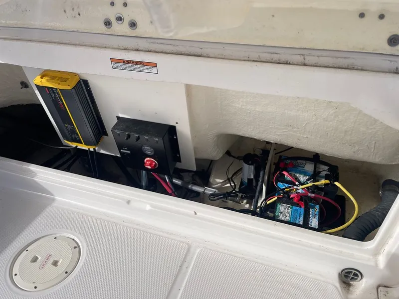 Slide: The Image of Robalo R222 2021 - 9