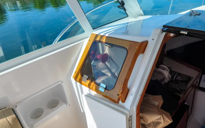 Slide: The Image of Hunt Yachts - Surfhunter 29 - Judith Ann - 42