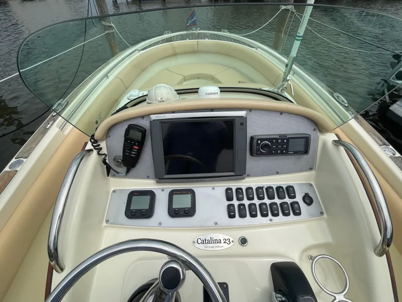 Slide: The Image of 2015 Chris-Craft Catalina 23 helm with Garmin display and control panel. - 14