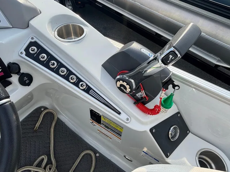 Slide: The Image of 2014 Manitou 25 SES SHP 10 - 10