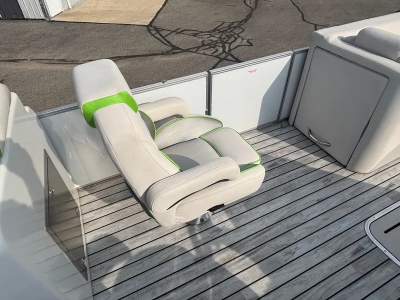 Slide: The Image of 2014 Manitou 25 SES SHP 9 - 9