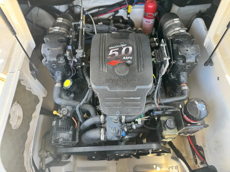 Slide: The Image of Engine of a 2005 Sea Ray 220 Sundeck boat, featuring a MerCruiser 5.0 MPI. - 22