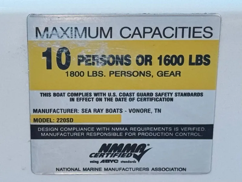Slide: The Image of Capacity label for 2005 Sea Ray 220 Sundeck, max 10 persons or 1600 lbs. - 30