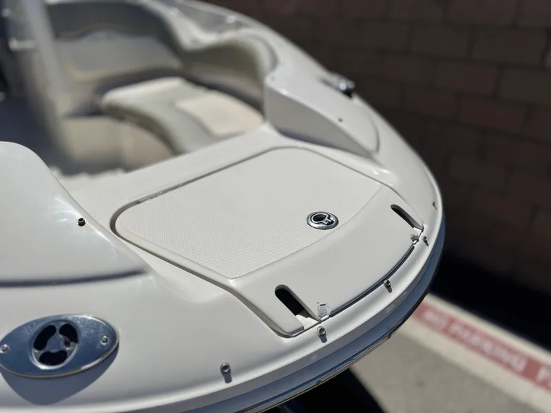 Slide: The Image of 2005 Sea Ray 220 Sundeck boat, white deck, close-up view. - 8