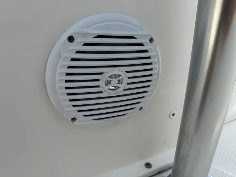 Slide: The Image of White speaker on 2019 Sea Born LX21 Center Console boat. - 20