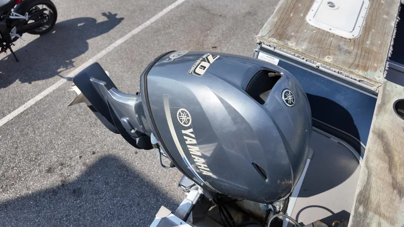 Slide: The Image of Yamaha outboard motor on 2012 G3 SunCatcher LV 228 Fish & Cruise boat. - 7