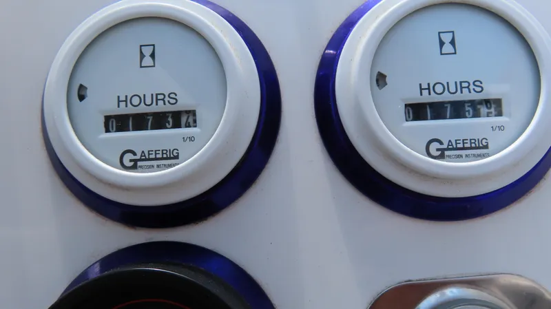 Slide: The Image of Hour meters on a 1998 Hustler 388 SLINGSHOT, showing 173.4 and 175.9 hours. - 20