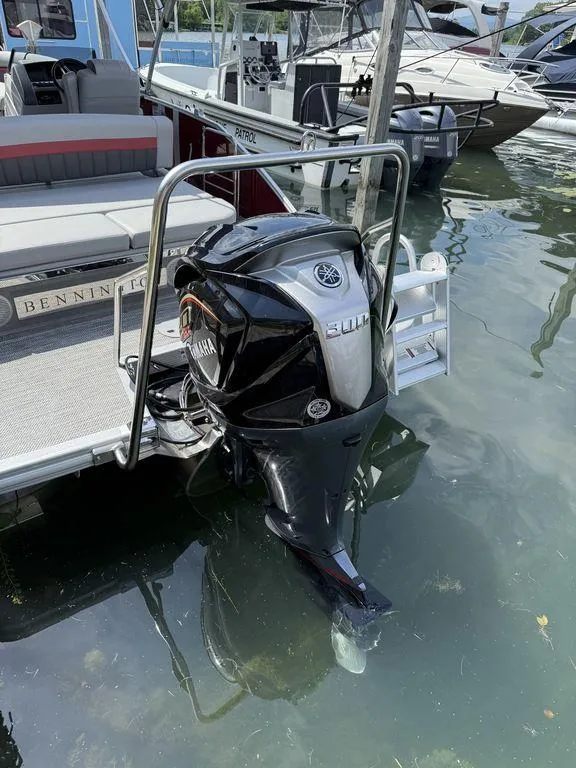 Slide: The Image of 2024 Bennington 24 LXSSB pontoon boat with Yamaha outboard motor at dock. - 3