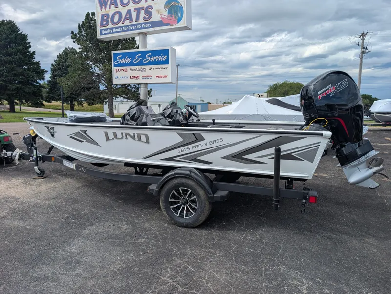Slide: The Image of 2026 LUND 1875 PRO V BASS WACONDA BOATS - 0