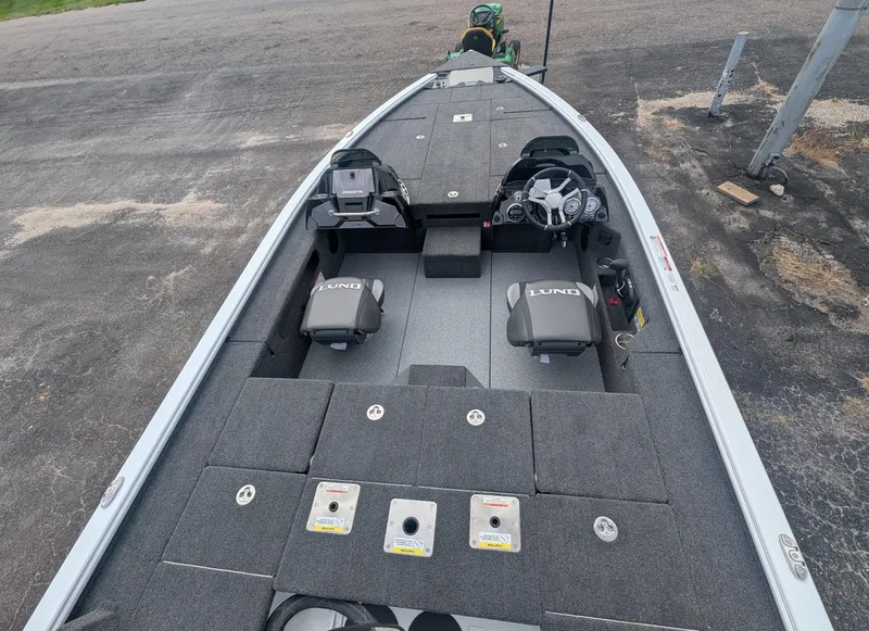 Slide: The Image of 2026 LUND 1875 PRO V BASS WACONDA BOATS - 2