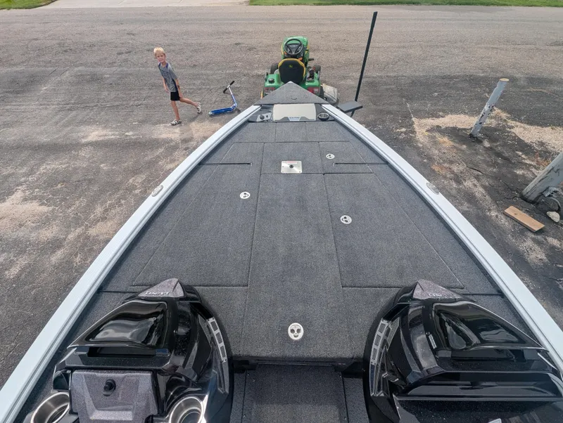 Slide: The Image of 2026 LUND 1875 PRO V BASS WACONDA BOATS - 6