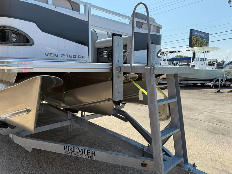 Slide: The Image of Avalon VNT RF21T 2025 - 3