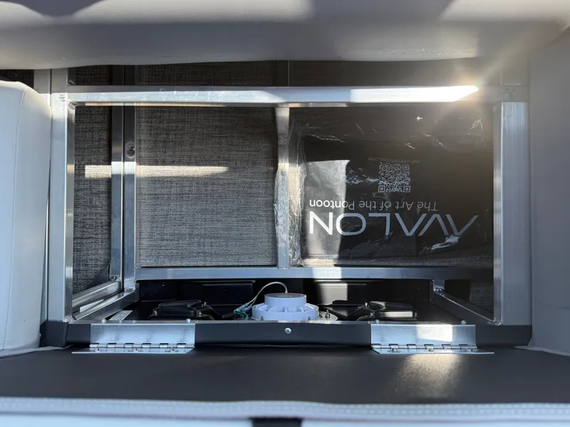 Slide: The Image of Avalon VNT RF21T 2025 - 34