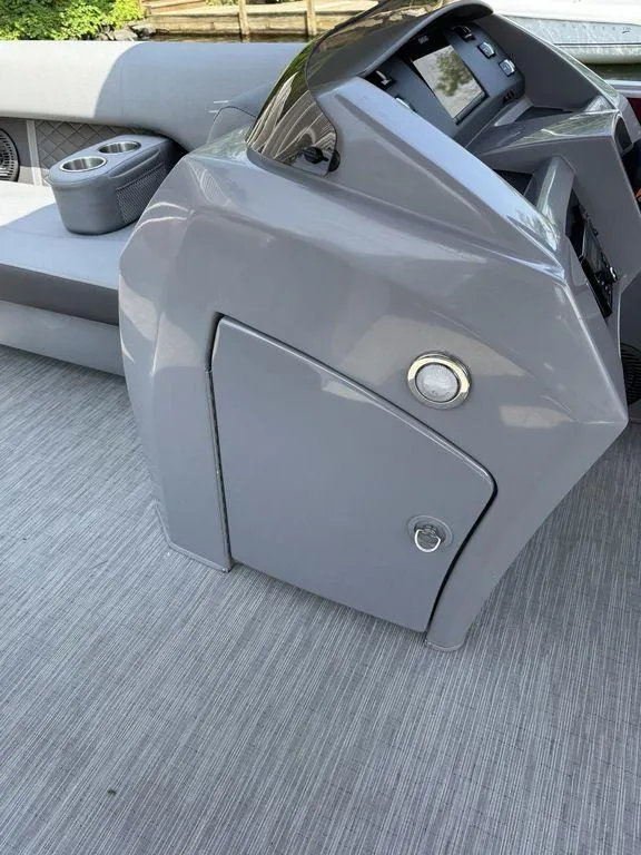 Slide: The Image of 2022 Bennington 23 LSBA boat console with gray finish and cup holders. - 9