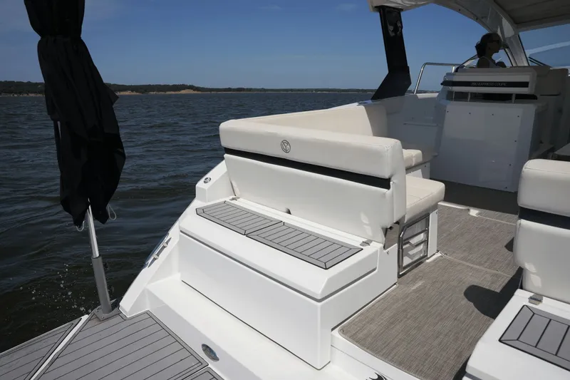 Slide: The Image of Cruisers Yachts 390 Express Coupe 2018 - 10