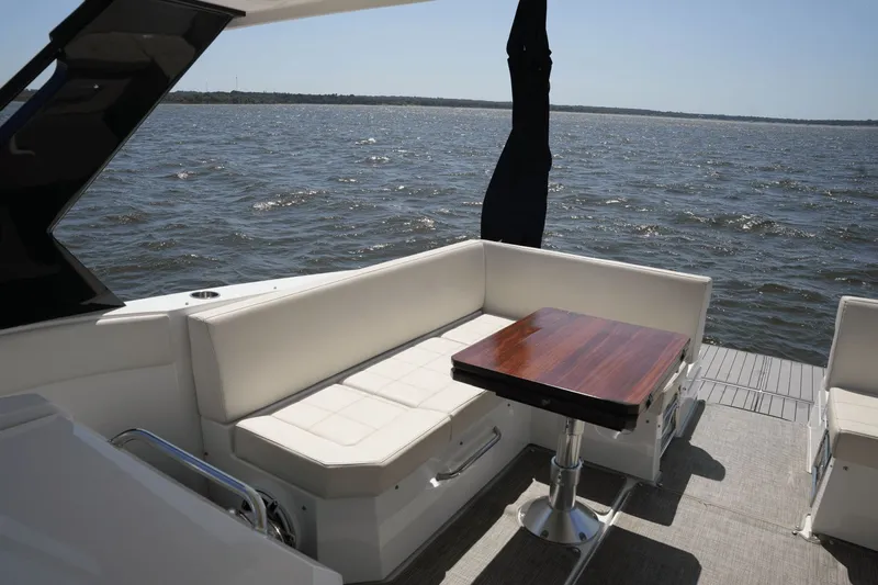 Slide: The Image of Cruisers Yachts 390 Express Coupe 2018 - 15