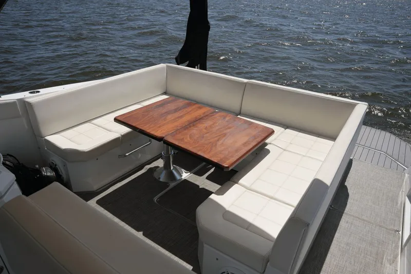 Slide: The Image of Cruisers Yachts 390 Express Coupe 2018 - 20