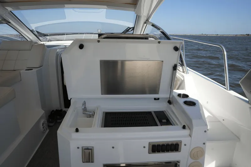 Slide: The Image of Cruisers Yachts 390 Express Coupe 2018 - 24