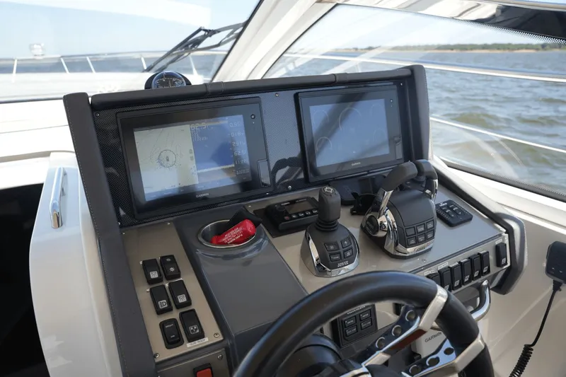 Slide: The Image of Cruisers Yachts 390 Express Coupe 2018 - 30