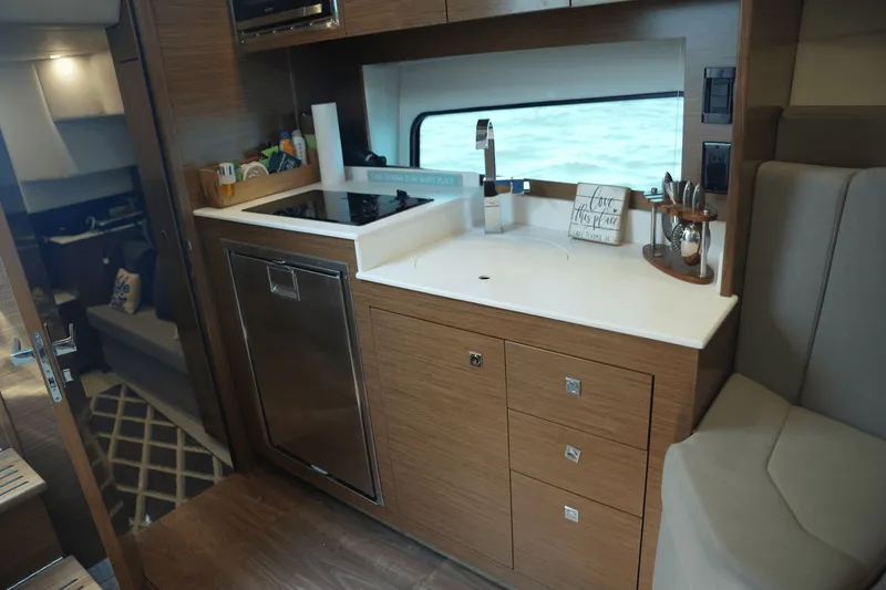 Slide: The Image of Cruisers Yachts 390 Express Coupe 2018 - 43