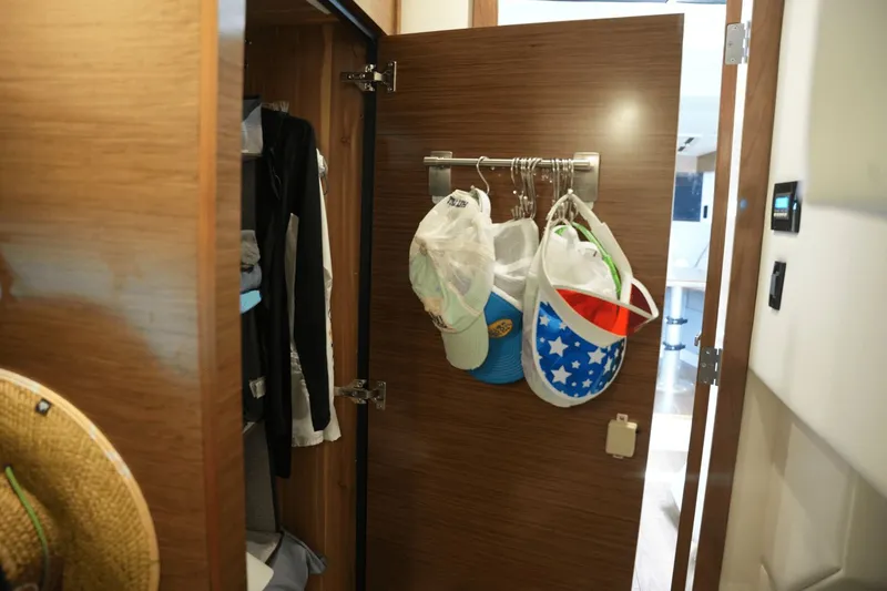 Slide: The Image of Cruisers Yachts 390 Express Coupe 2018 - 54