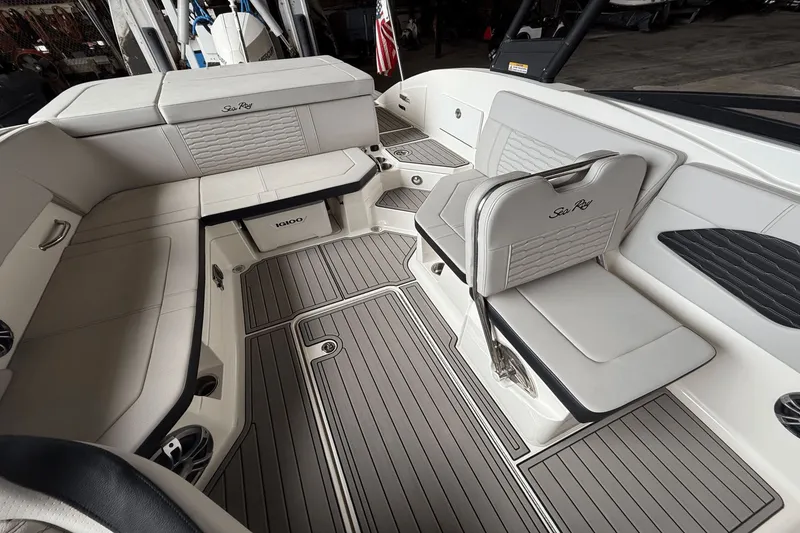 Slide: The Image of Sea Ray SPX 230 Outboard 2023 - 10