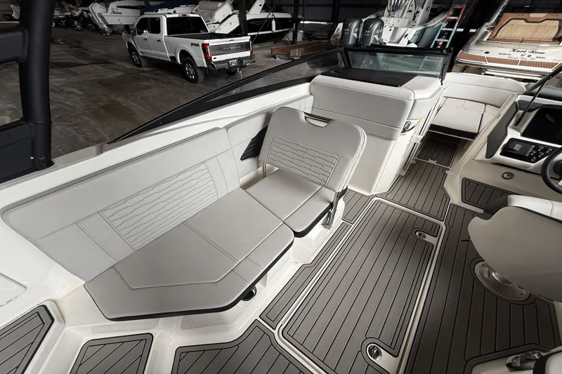 Slide: The Image of Sea Ray SPX 230 Outboard 2023 - 11