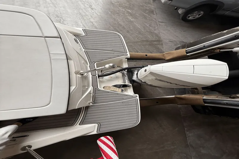 Slide: The Image of Sea Ray SPX 230 Outboard 2023 - 19