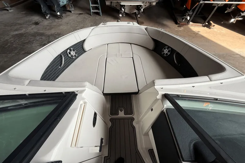 Slide: The Image of Sea Ray SPX 230 Outboard 2023 - 6
