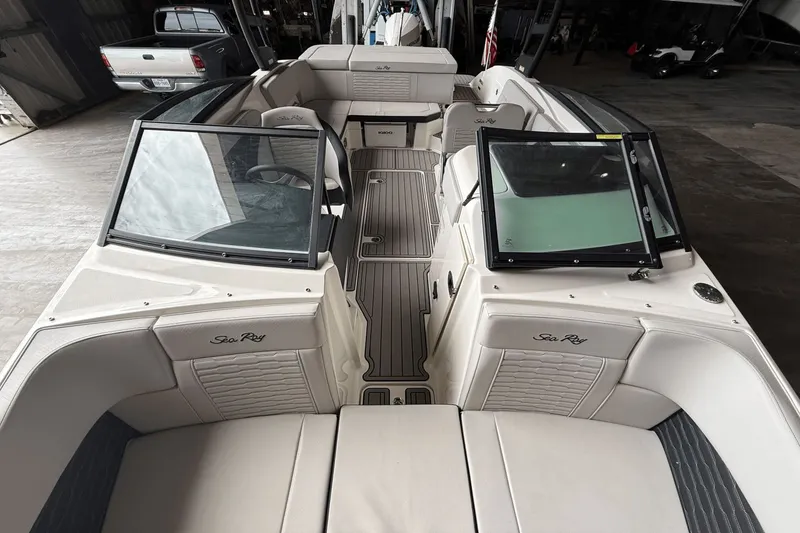 Slide: The Image of Sea Ray SPX 230 Outboard 2023 - 7
