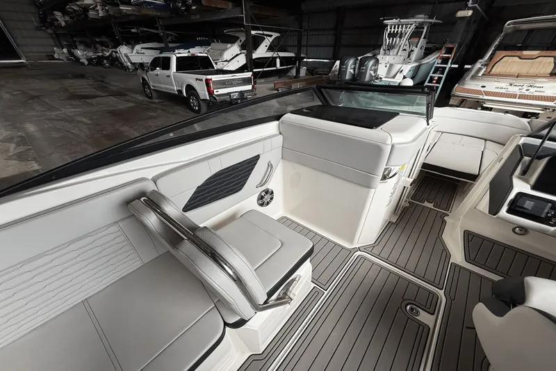 Slide: The Image of Sea Ray SPX 230 Outboard 2023 - 8