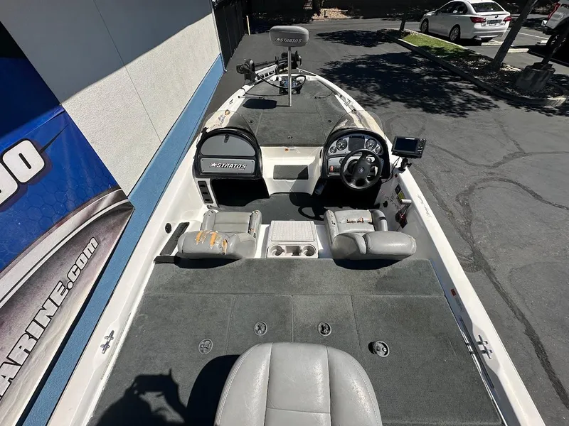 Slide: The Image of 2004 Stratos 285 PRO XL DC boat interior with steering console and seating. - 11