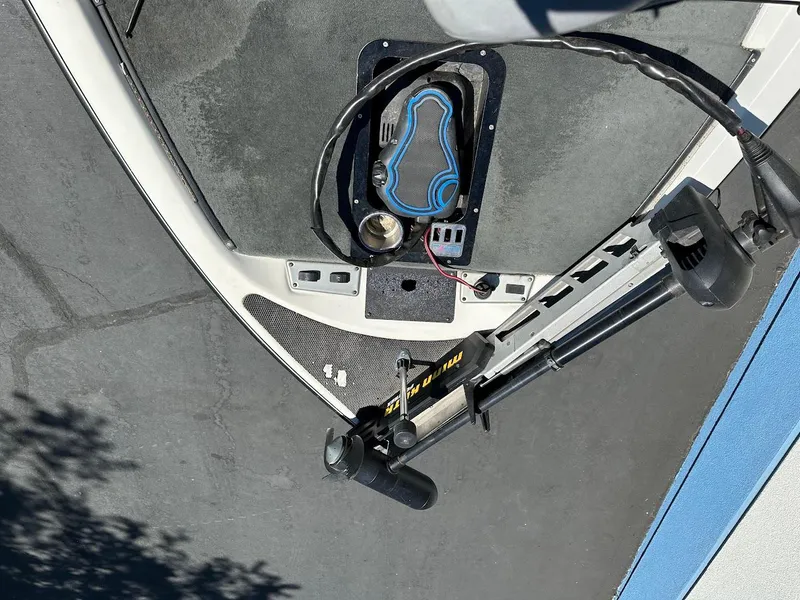 Slide: The Image of 2004 Stratos 285 PRO XL DC boat deck with trolling motor and foot pedal. - 23