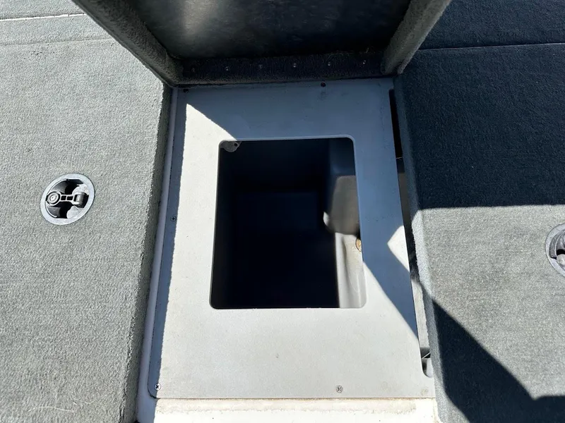 Slide: The Image of Open storage compartment on 2004 Stratos 285 PRO XL DC boat deck. - 31