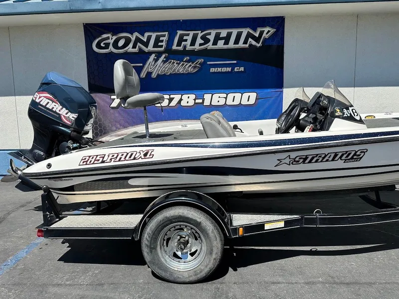 Slide: The Image of 2004 Stratos 285 PRO XL DC boat with Evinrude motor at Gone Fishin' Marine. - 7
