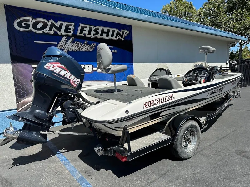Slide: The Image of 2004 Stratos 285 PRO XL DC boat with Evinrude motor at Gone Fishin' Marine. - 8