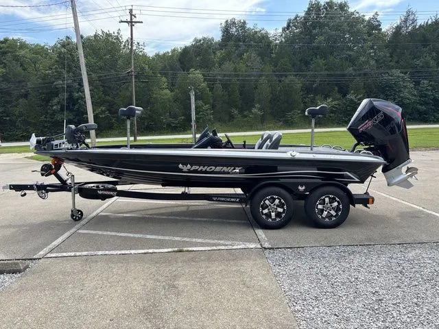 Slide: The Image of Phoenix Bass Boat 819 ZXL 2026 - 12