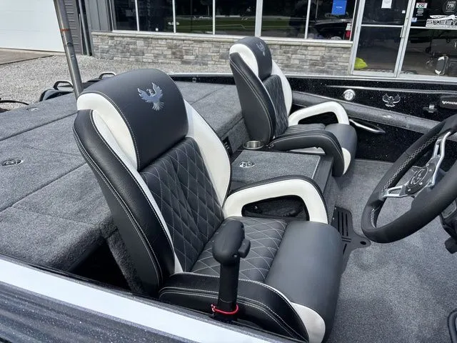 Slide: The Image of Phoenix Bass Boat 819 ZXL 2026 - 5