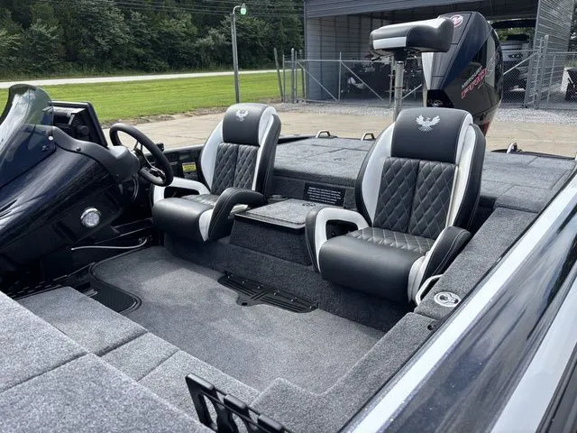 Slide: The Image of Phoenix Bass Boat 819 ZXL 2026 - 9