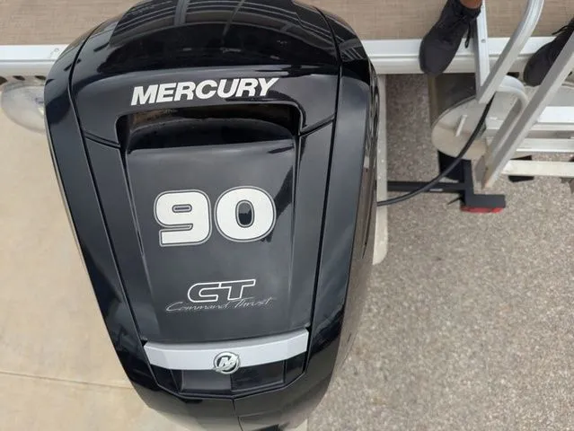 Slide: The Image of Sun Tracker Fishin' Barge 20 DLX 2021 - 14