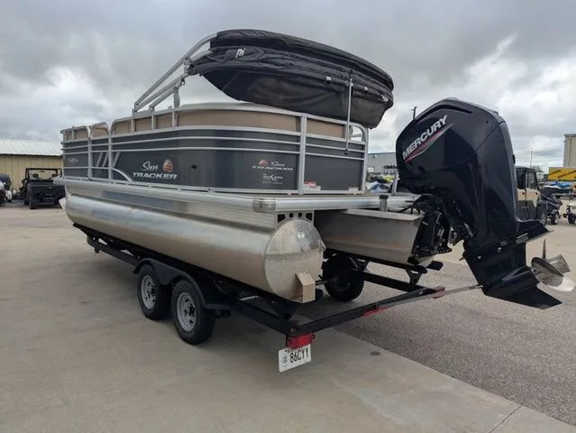 Slide: The Image of Sun Tracker Fishin' Barge 20 DLX 2021 - 3