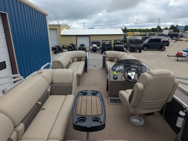 Slide: The Image of Sun Tracker Fishin' Barge 20 DLX 2021 - 5