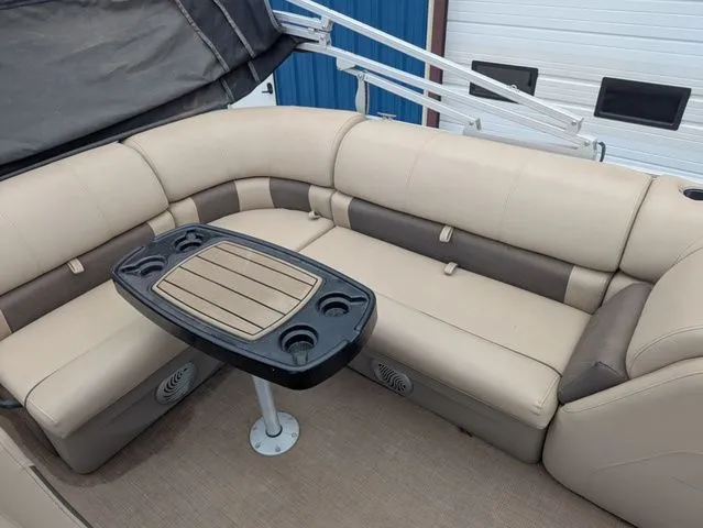 Slide: The Image of Sun Tracker Fishin' Barge 20 DLX 2021 - 6