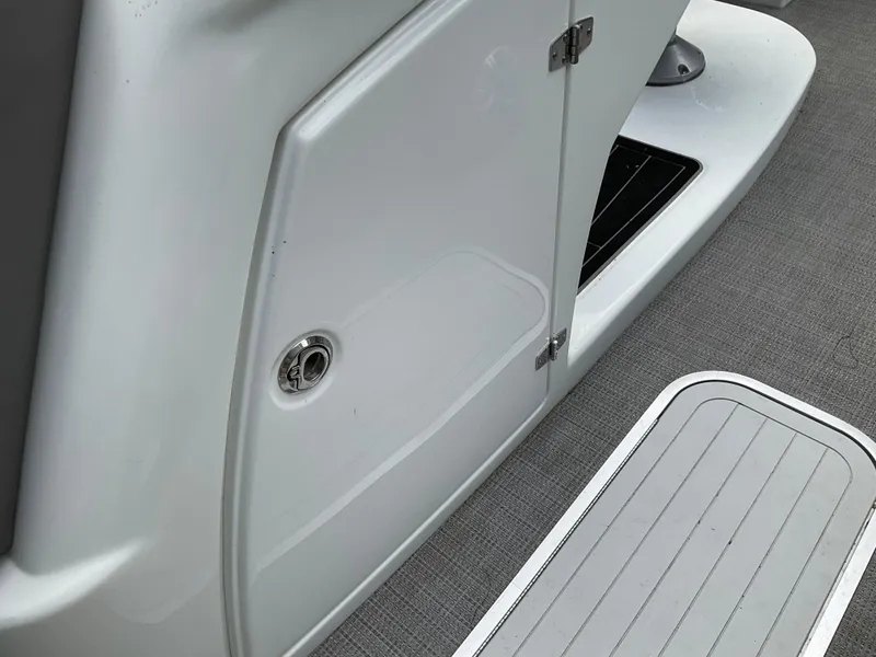 Slide: The Image of 2019 Sylvan SE-CRS25 boat interior with gray flooring and storage compartment. - 23