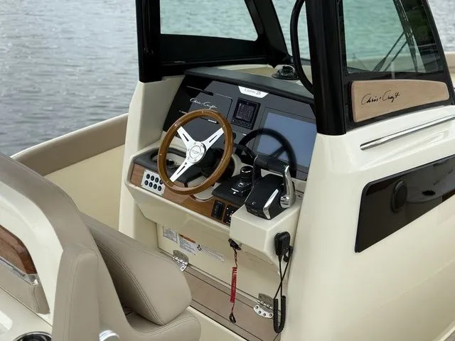 Slide: The Image of Chris-Craft Catalina 28 CS 2026 - 14