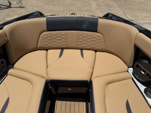 Slide: The Image of MasterCraft X24 2019 - 10